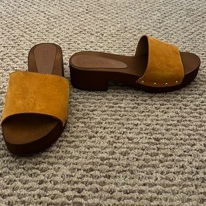 Wooden mini platform sandals